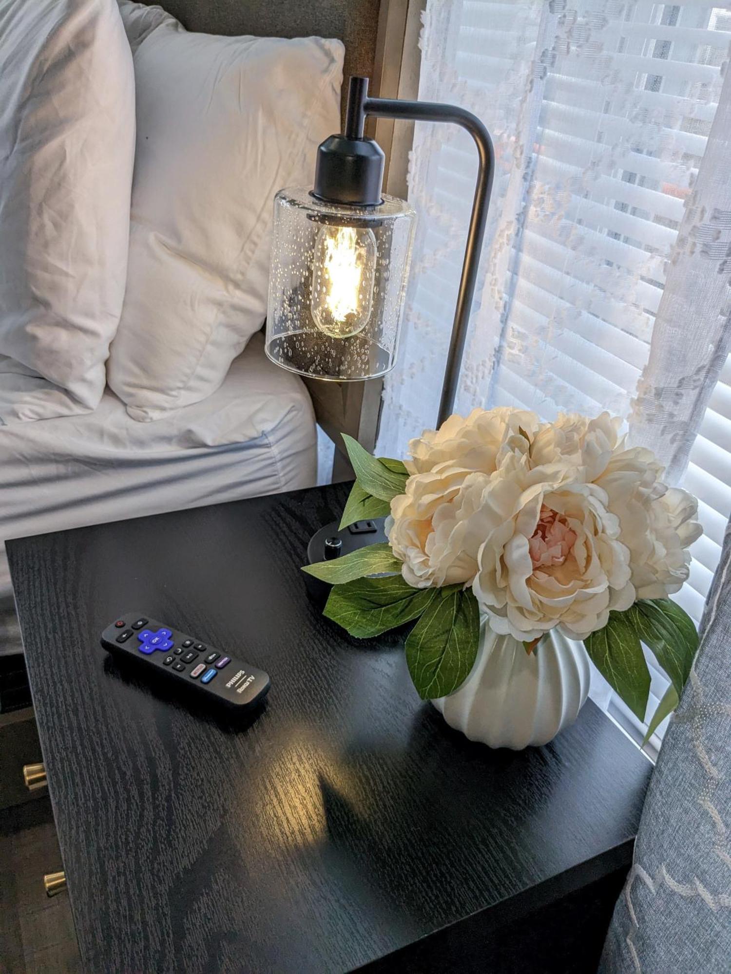 Apartment 2br-2ba Luxy Dendrobium Oasis, Pet Friendly, Family Friendly, Free Parking & Balcony Philadelphia