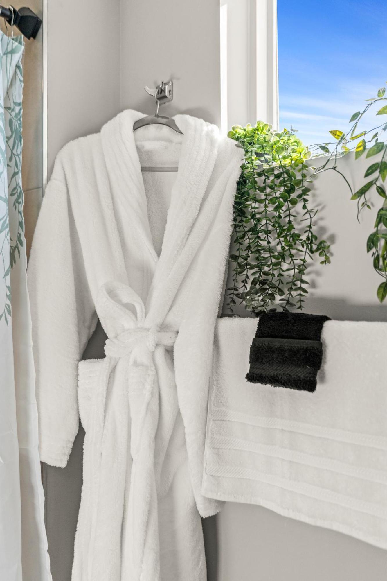 2br-2ba Luxy Dendrobium Oasis, Pet Friendly, Family Friendly, Free Parking & Balcony Philadelphia