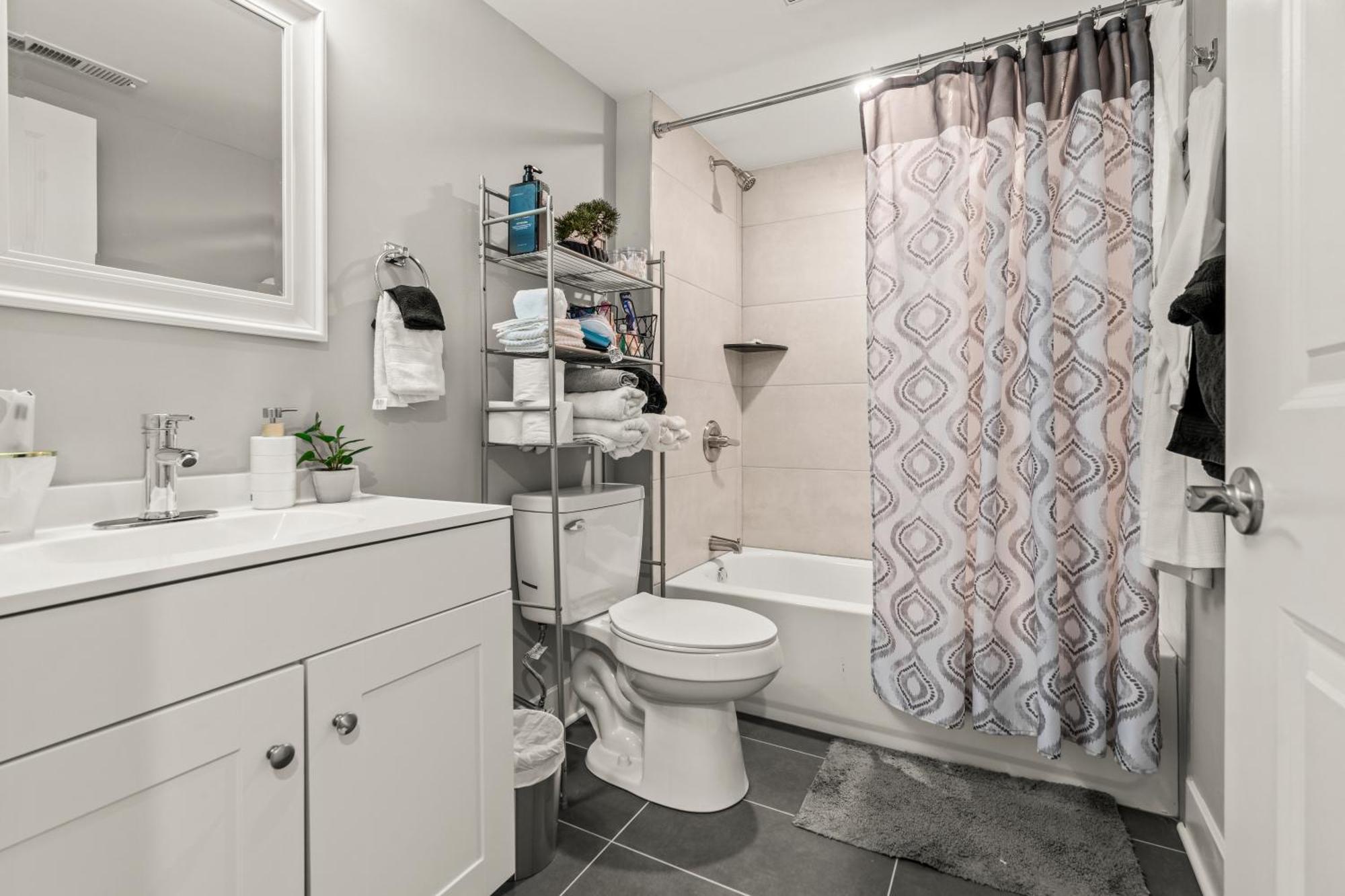 2br-2ba Luxy Dendrobium Oasis, Pet Friendly, Family Friendly, Free Parking & Balcony Philadelphia