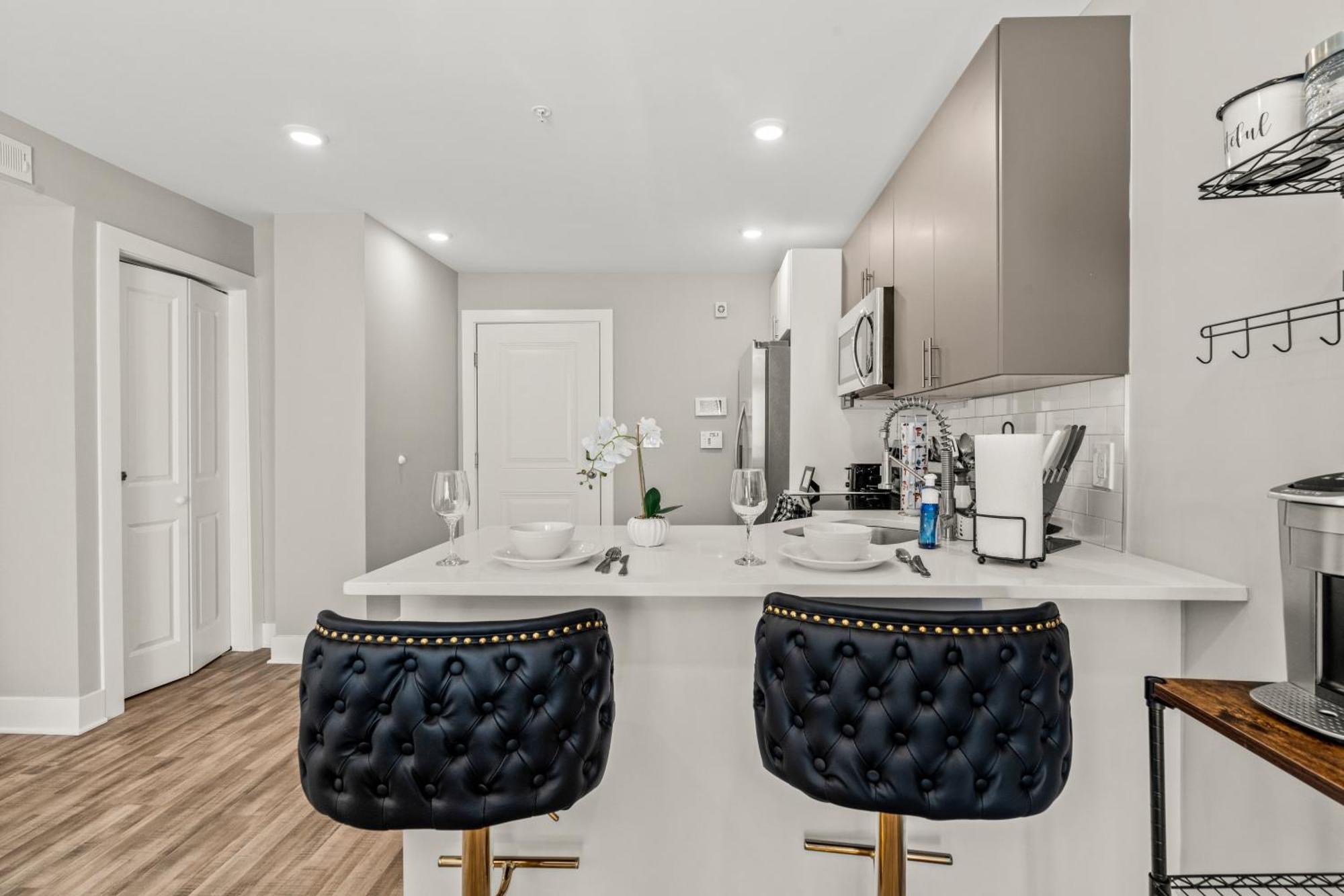 2br-2ba Luxy Dendrobium Oasis, Pet Friendly, Family Friendly, Free Parking & Balcony Apartment *