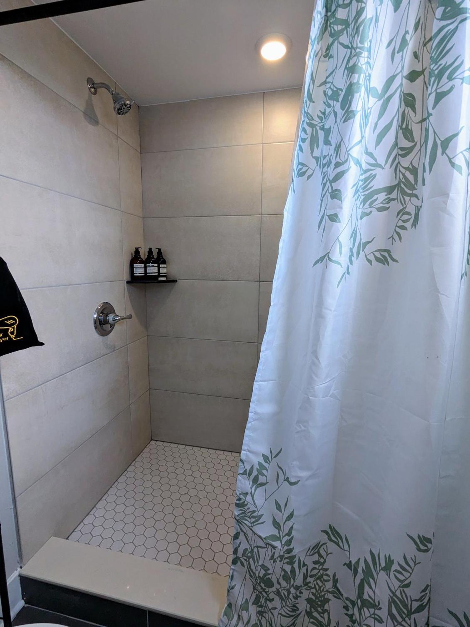 Apartment 2br-2ba Luxy Dendrobium Oasis, Pet Friendly, Family Friendly, Free Parking & Balcony