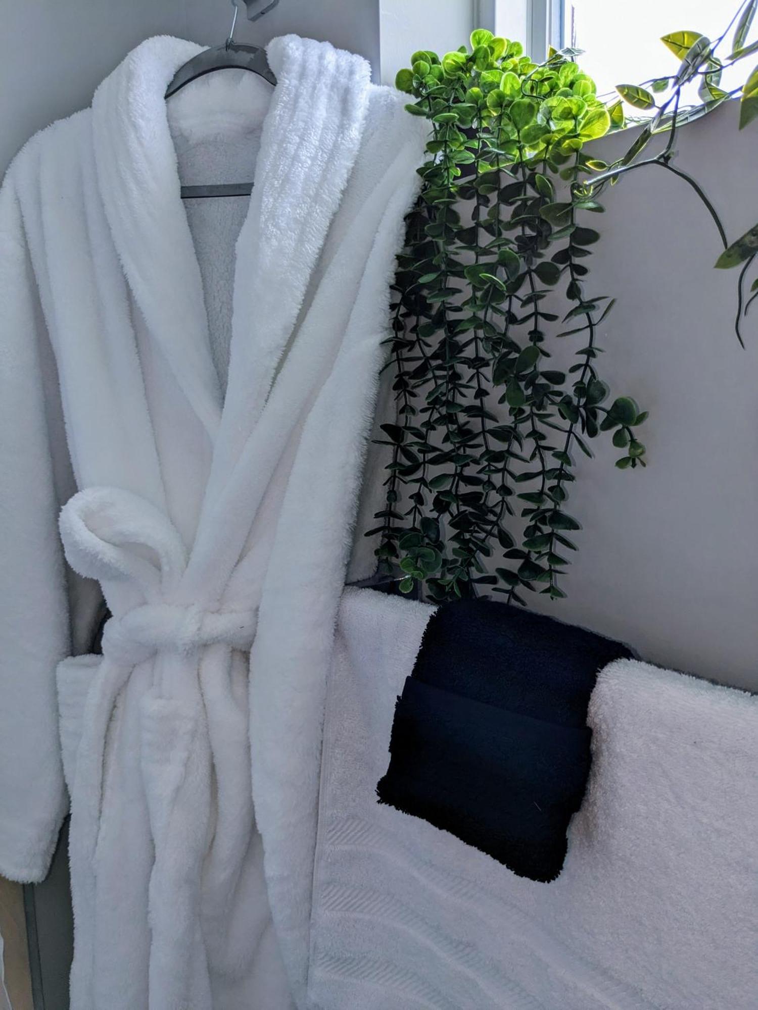2br-2ba Luxy Dendrobium Oasis, Pet Friendly, Family Friendly, Free Parking & Balcony Apartment Philadelphia