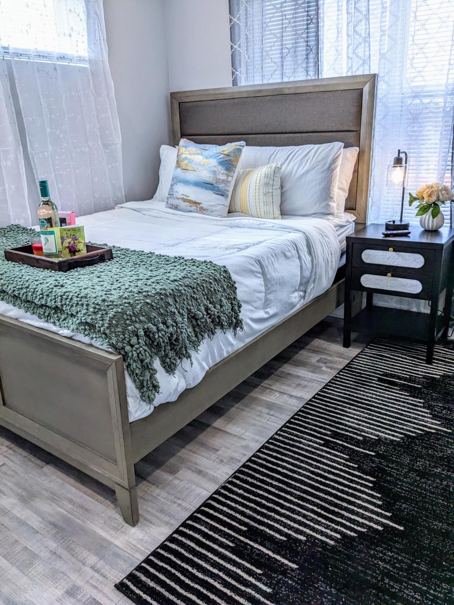 2br-2ba Luxy Dendrobium Oasis, Pet Friendly, Family Friendly, Free Parking & Balcony * Philadelphia