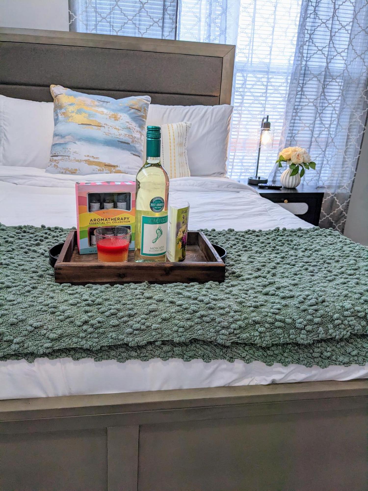 Apartment 2br-2ba Luxy Dendrobium Oasis, Pet Friendly, Family Friendly, Free Parking & Balcony Philadelphia
