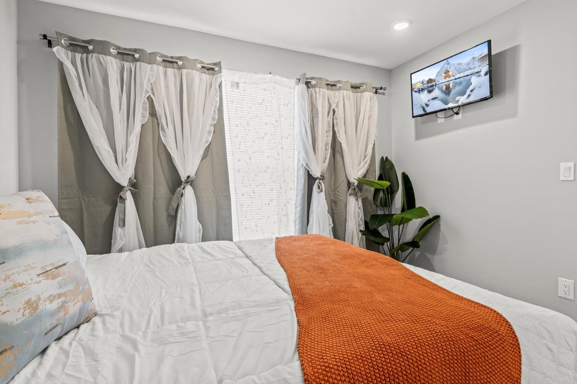 2br-2ba Luxy Dendrobium Oasis, Pet Friendly, Family Friendly, Free Parking & Balcony Philadelphia